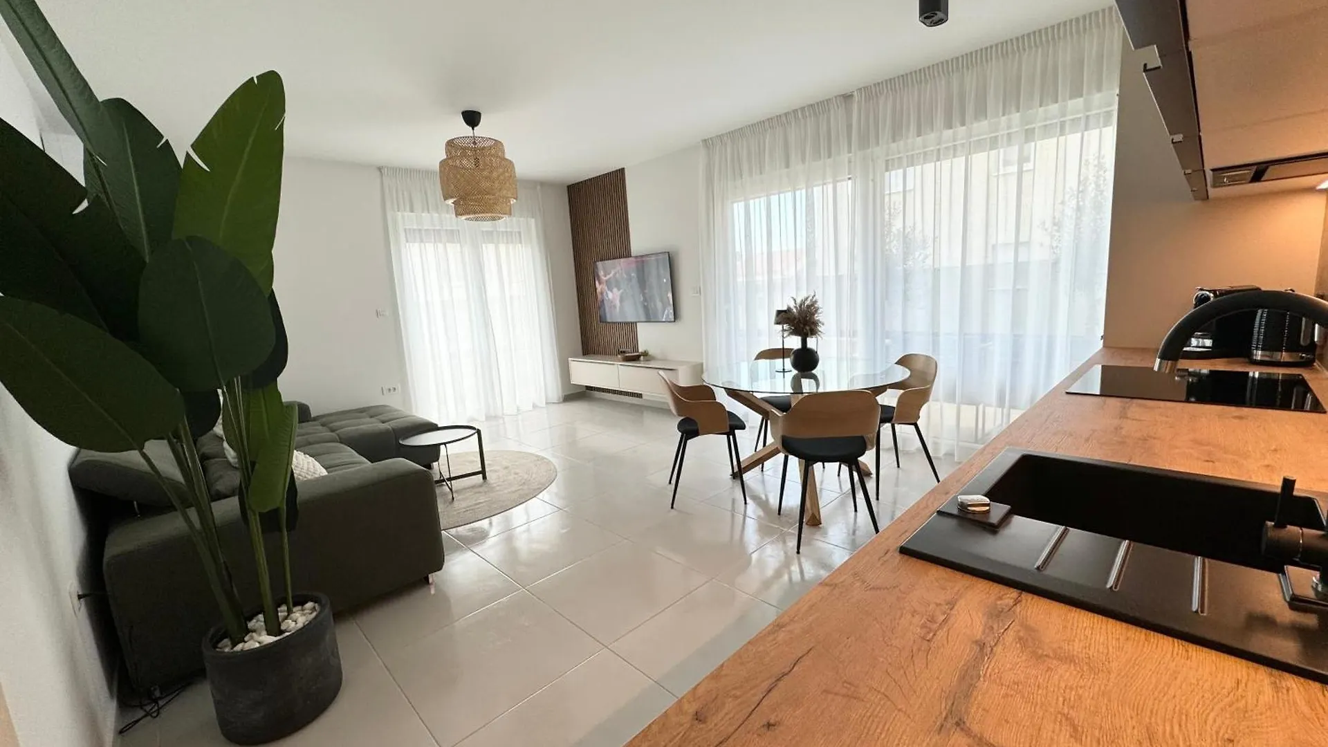 Divina V 150 Meters From The Beach Pula